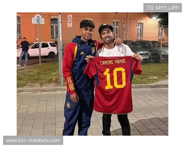 世界杯沙特乌拉圭头像高清图片：赛场激战瞬间与球员风采一网打尽